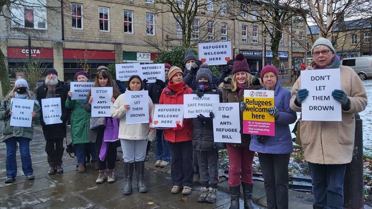 'Safe passage for refugees' protest in Glossop