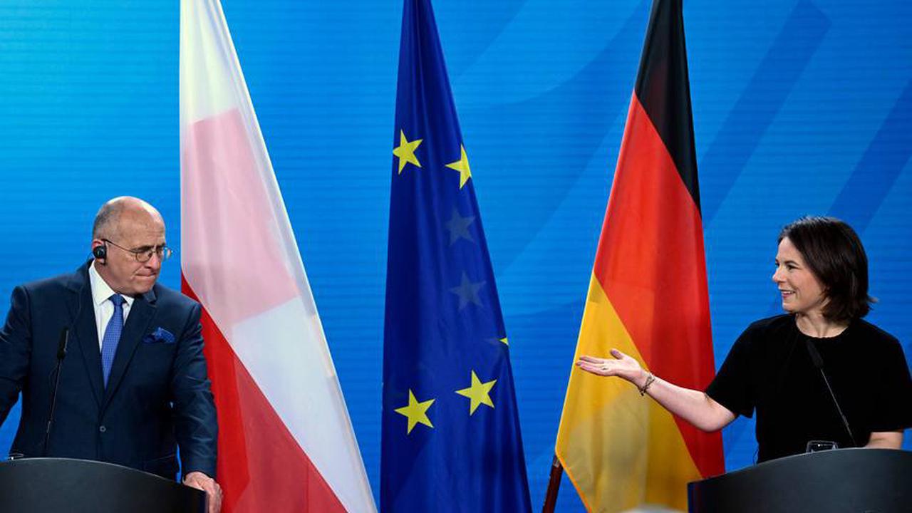 Nach scharfer Kritik: Baerbock will mit Polen Unklarheiten bei Panzer-Ringtausch klären