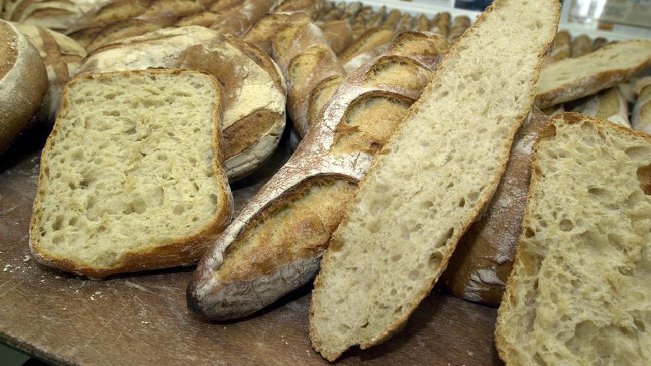 Inflation : le prix du pain a augmenté de 18 % en douze mois en Europe, comment s'en sort la France ?