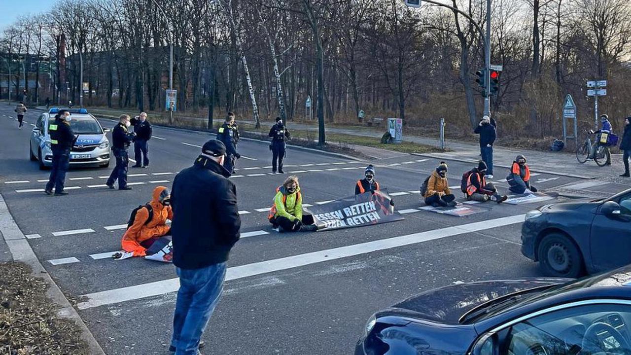Kritik an „lebensgefährlichen“ Blockaden vor Autobahnen
