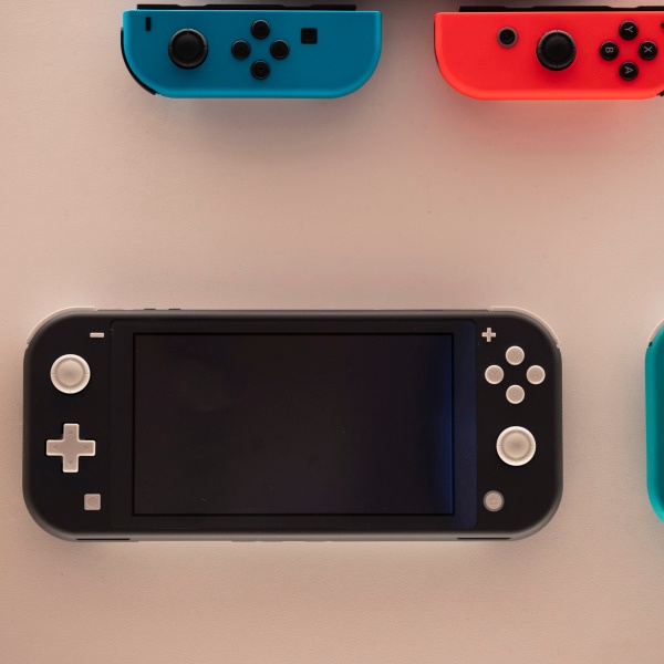 Chiefs Duvernay Tardif S Scrubs Lab Coat Enshrined In Pro Football Hall Of Fame Opera News