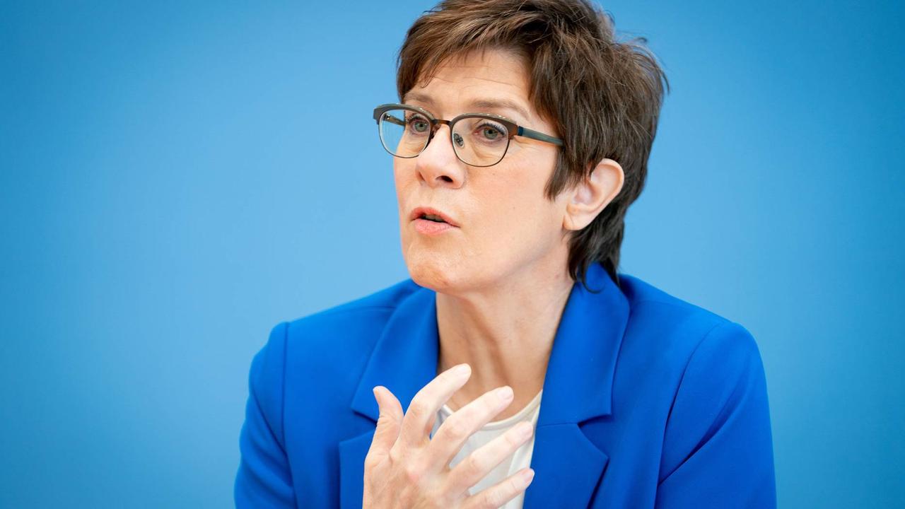 AKK: Annegret Kramp-Karrenbauer übernimmt neues Amt im Saarland