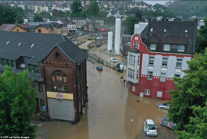 20 dead and 70 people missing as floods destroy buildings and leave families trapped on rooftops in Germany (photos)