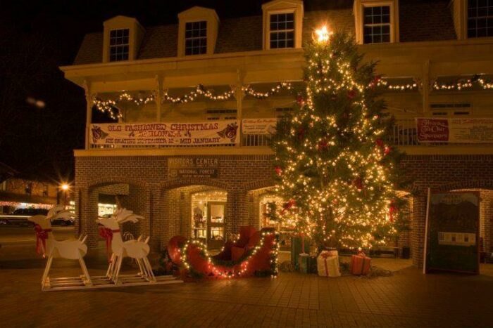 Dahlonega Ga Old Fashioned Christmas 2022 Dahlonega's Old Fashioned Christmas In Georgia Is Straight Out Of A  Hallmark Christmas Movie - Opera News