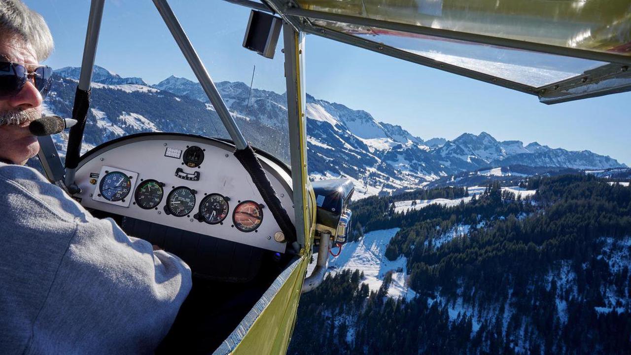 Flugzeuge aus den 40er-Jahren – Der gefrorene Schwarzsee wird zum Landeplatz