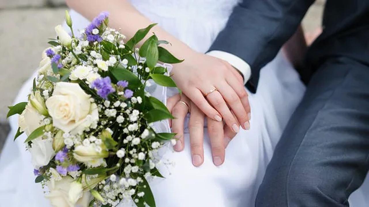 Hochzeit: Schnapszahl im Februar lockt viele in Paare Thüringen vor Traualtar
