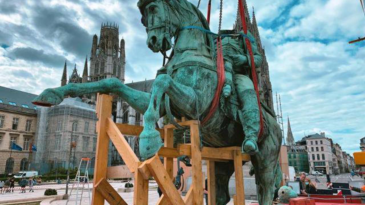 La statue équestre de Napoléon retrouve son socle jeudi 28 juillet 2022