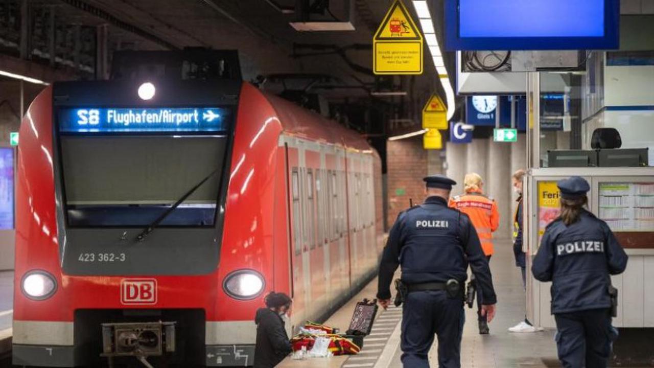 Mann in München vor S-Bahn gestoßen
