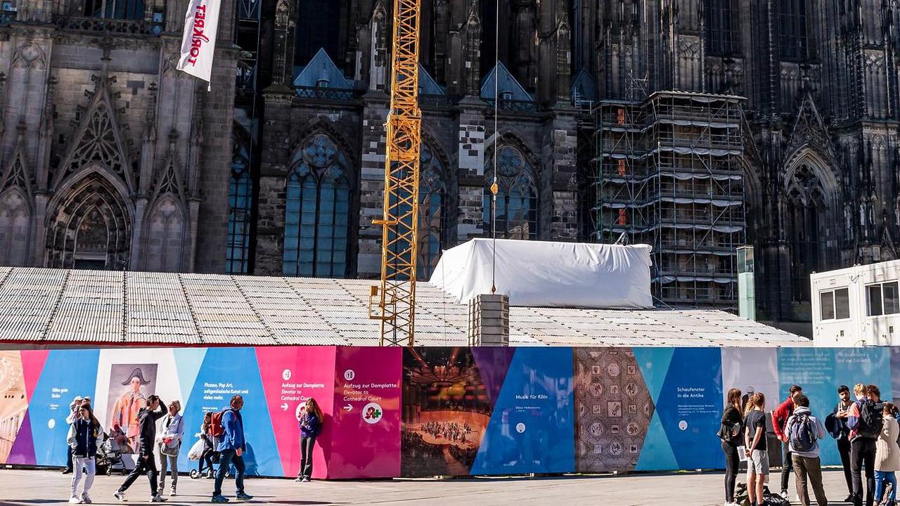 Baustelle am Kölner Dom: So lange bleibt die Hälfte der Domtreppe gesperrt