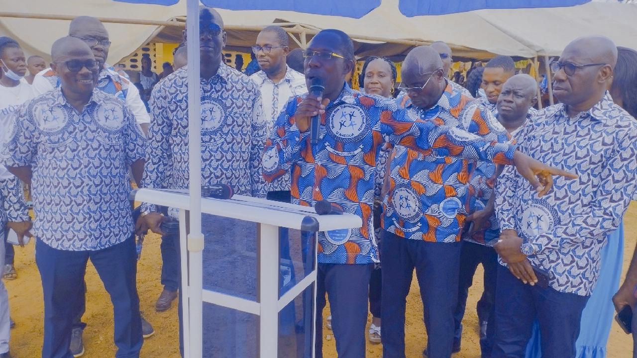 Ahéoua / Akoupé : Yapo Bernardin, président de la MUTEA "gâte" les enfants de son village