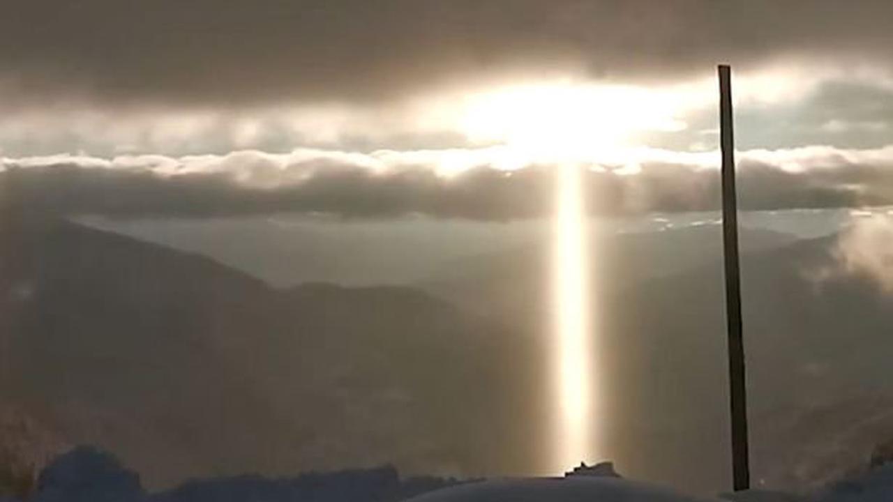Huge 'alien tractor beam' shines over mountains for three hours baffing locals