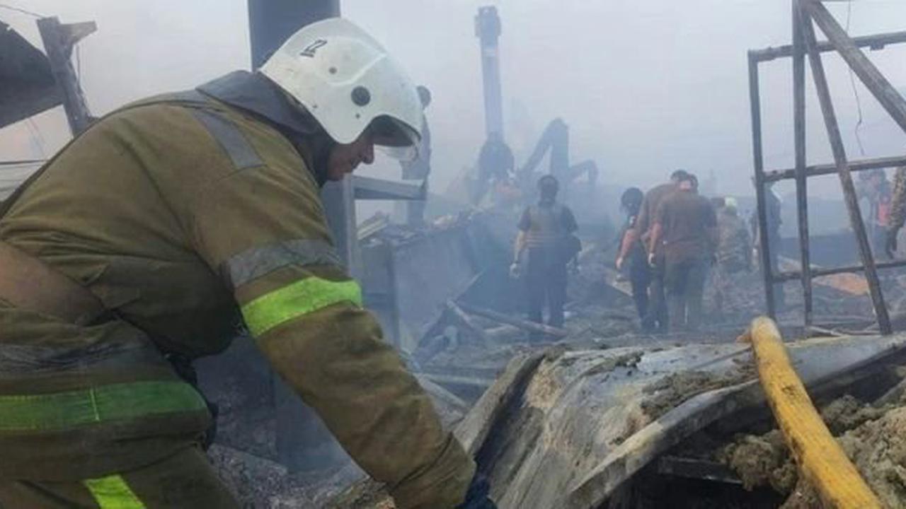 Zahl der Todesopfer nach Raketenangriff auf Einkaufszentrum in Ukraine steigt auf 16