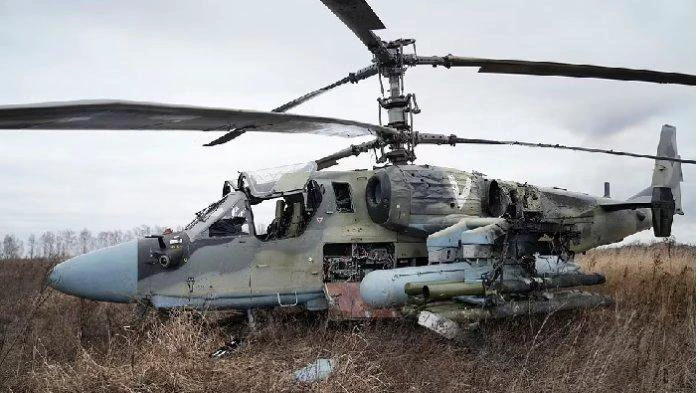 Lima helikopter jatuh atau hancur di wilayah Gostomel, Ukraina, termasuk yang satu ini terpaksa melakukan pendaratan darurat di bawah tembakan berat saat pasukan Ukraina merebut kembali lapangan udara.