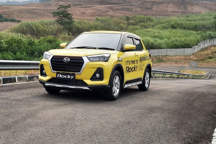 Test Drive Daihatsu Rocky 1.2 L 