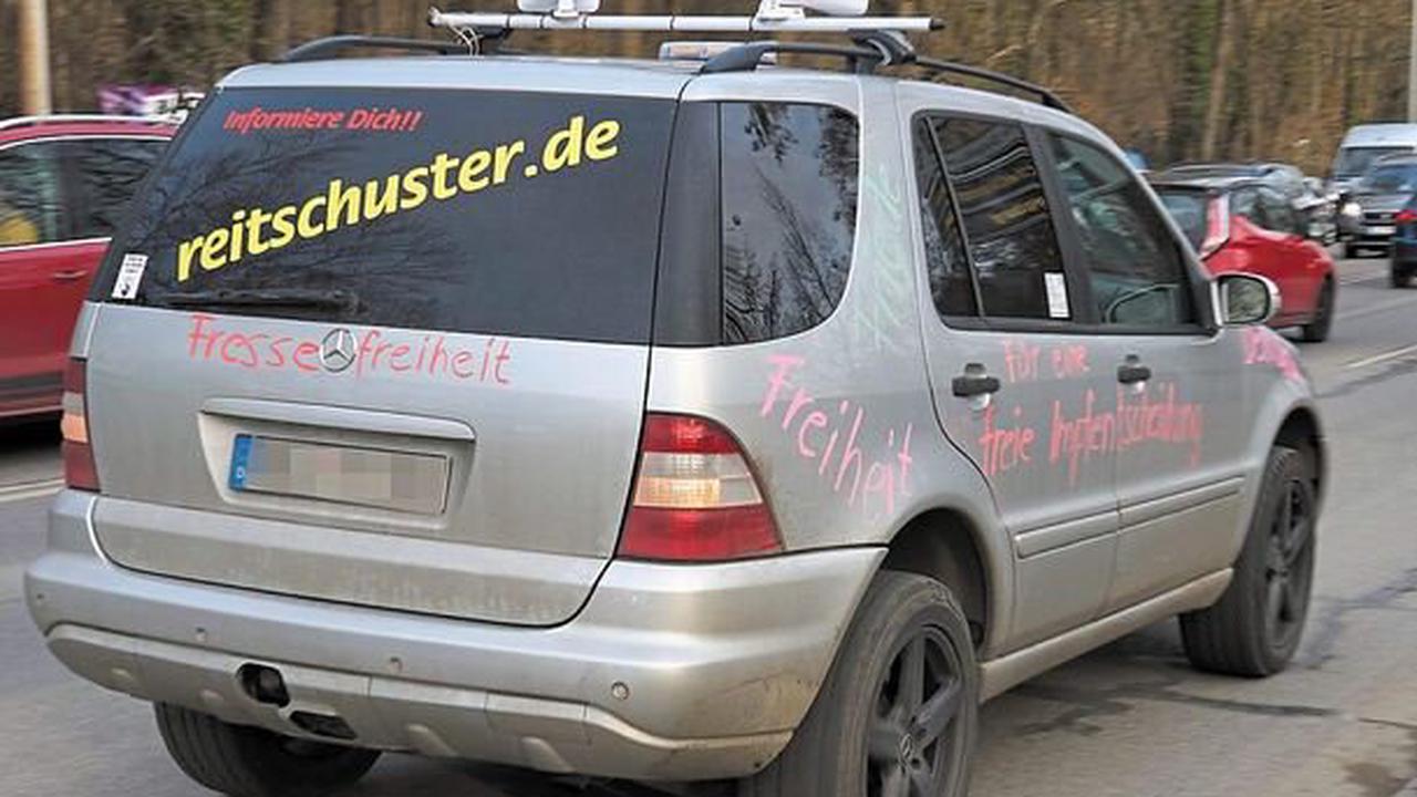Protest gegen Ludwigsburger Querdenker-Autokorso