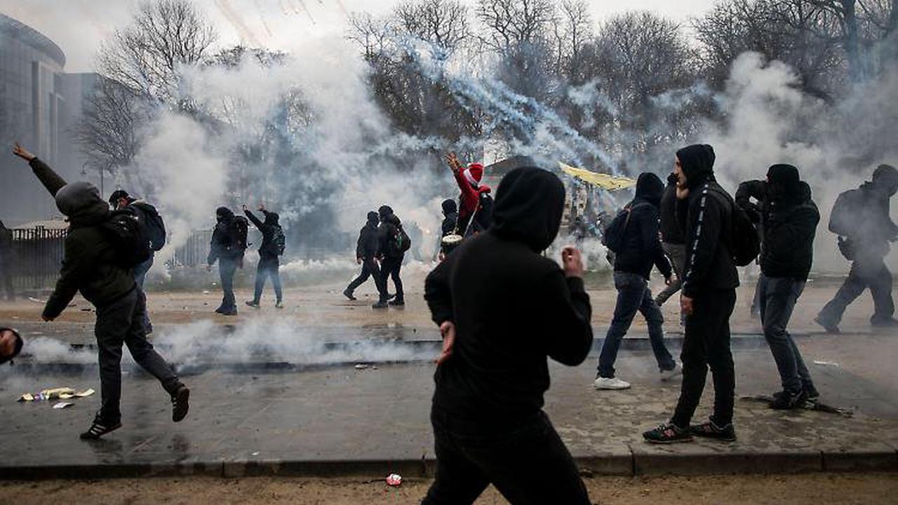 Polizei setzt Wasserwerfer ein: Krawalle bei Corona-Protest in Brüssel