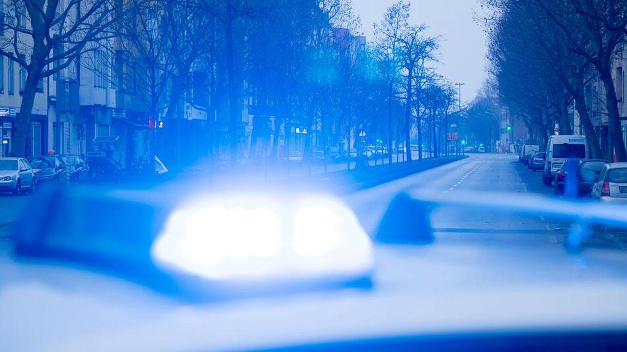 Gruppe verfolgt und attackiert 19-Jährigen in Berlin-Mitte