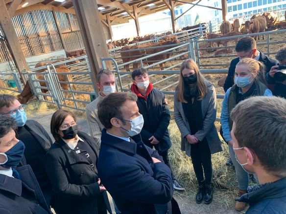 En Creuse, Emmanuel Macron évoque sa candidature : "J'annoncerai ma  décision en temps voulu" - Opera News