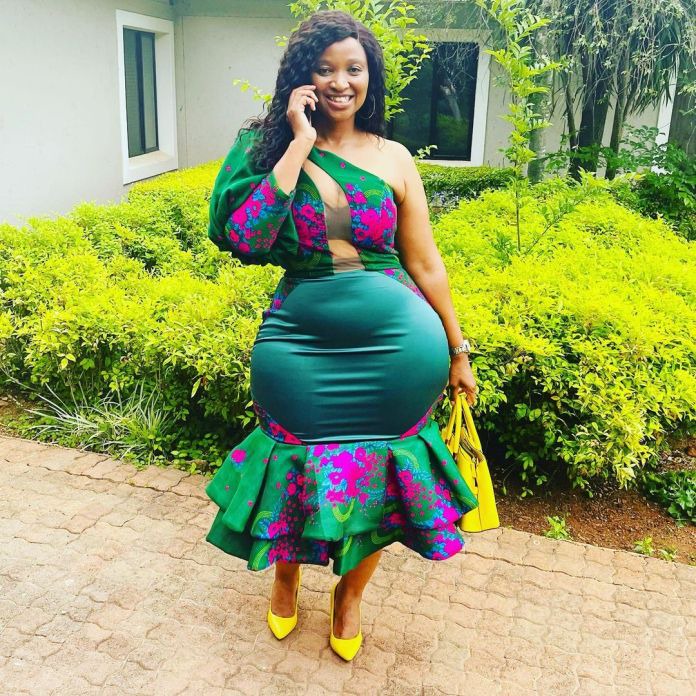 She works at ABSA bank – How do her male colleagues survive in the office?  Even the boss might be tempted! (PHOTOs). | DAILY POST