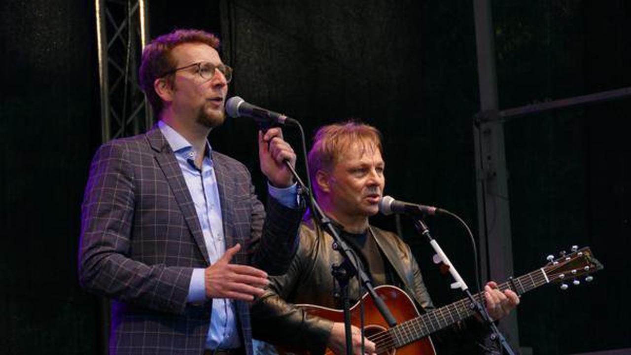 Konzert in Wiesmoor: Simon & Garfunkel Revival Band lockt Besucher zur Freilichtbühne