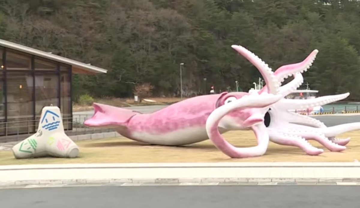 Video Au Japon Une Statue De Calamar Geant Batie Avec Une Subvention Covid Opera News