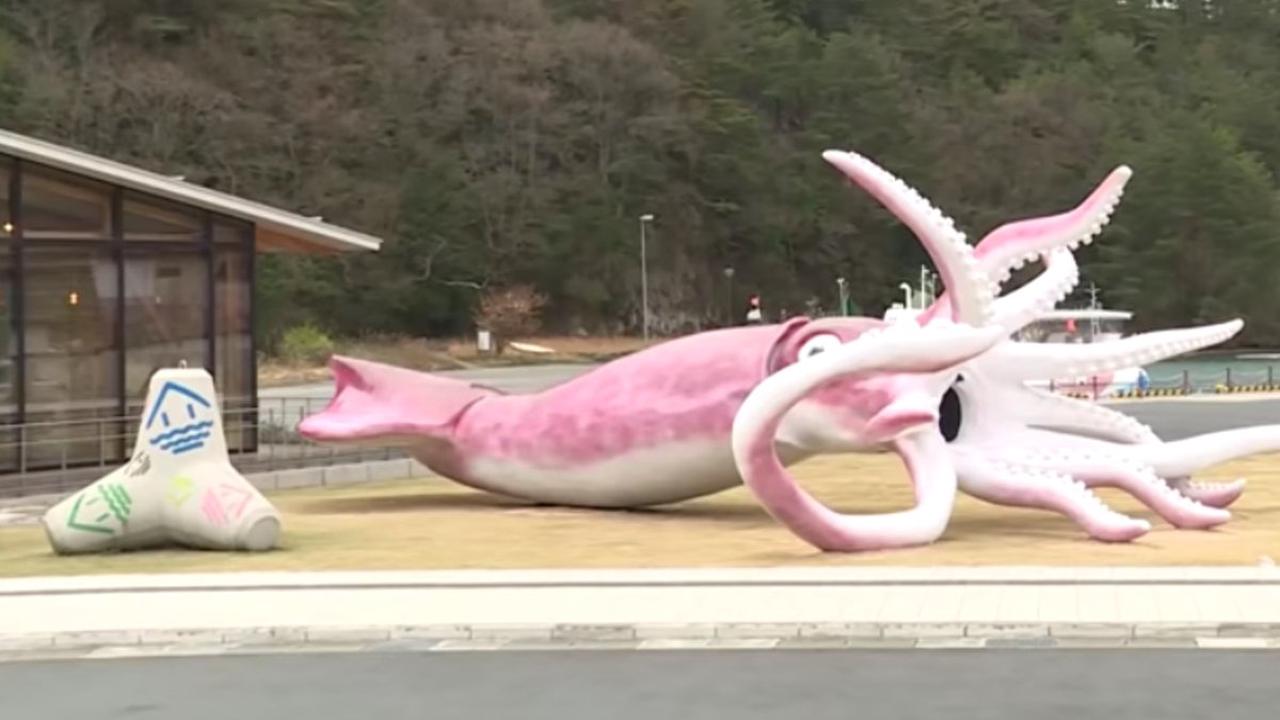 Video Au Japon Une Statue De Calamar Geant Batie Avec Une Subvention Covid Opera News