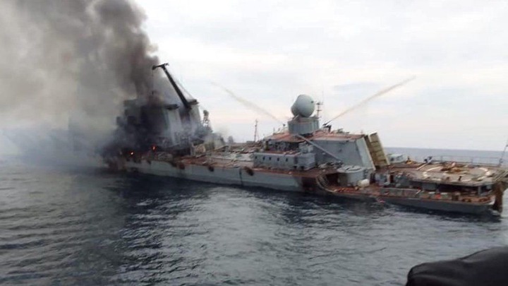 Ukraine war: Dramatic images appear to show sinking Russian warship Moskva  - BBC News