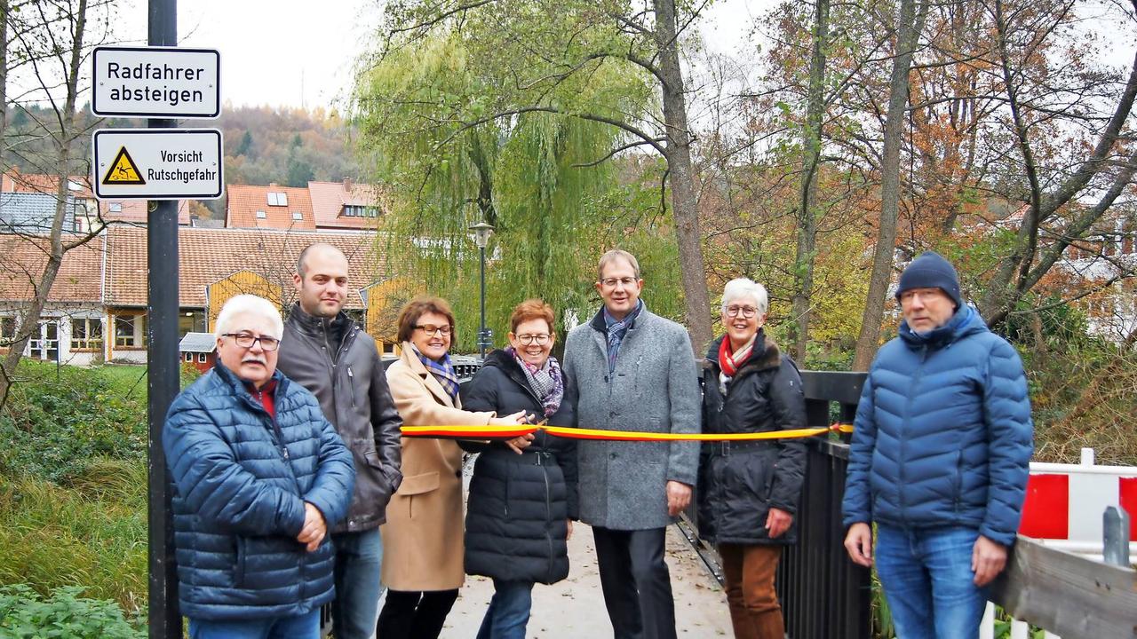 Fuß- und Radwegebrücke in Niederwürzbach erneuert