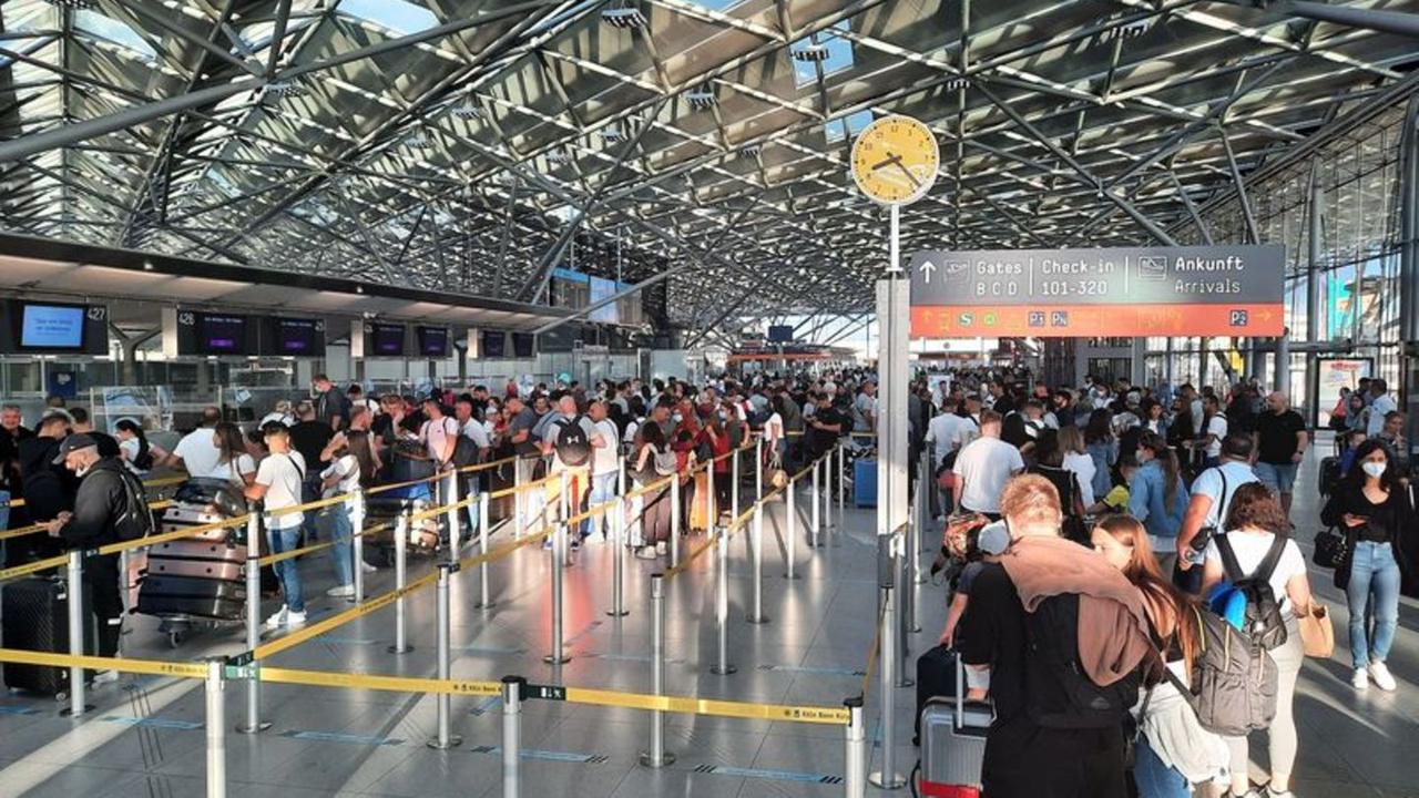 Schier endlose Warteschlangen an Airports: Keine Besserung?