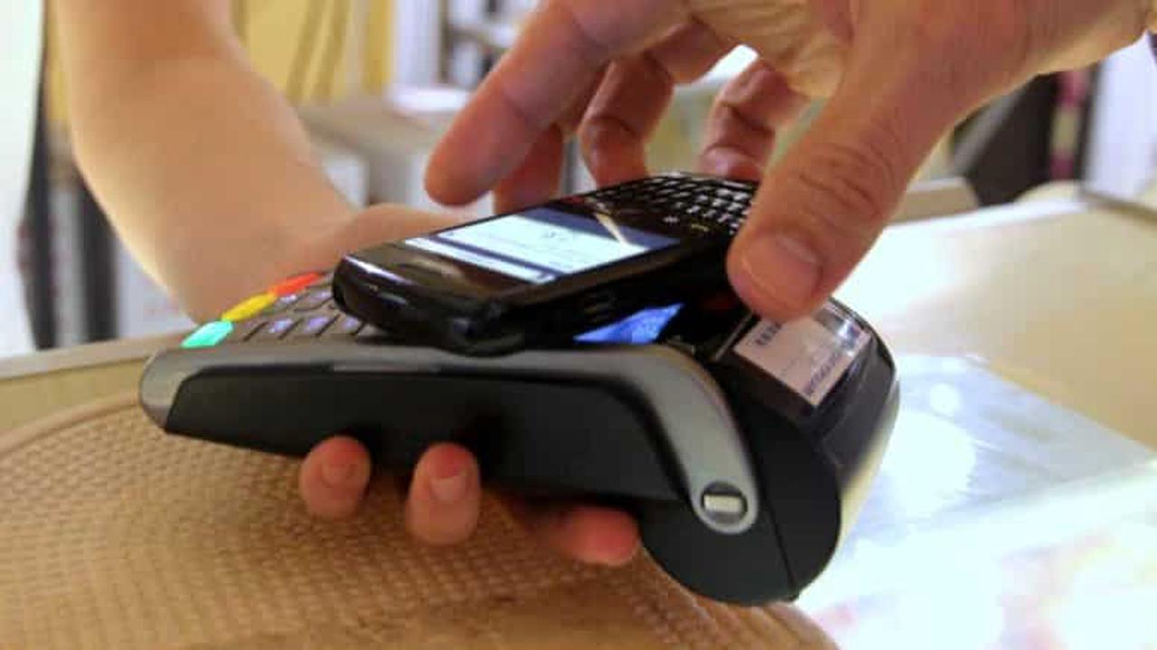 Apple Pay, Alipay, le paiement via smartphone gagne du terrain par rapport aux cartes bancaires.