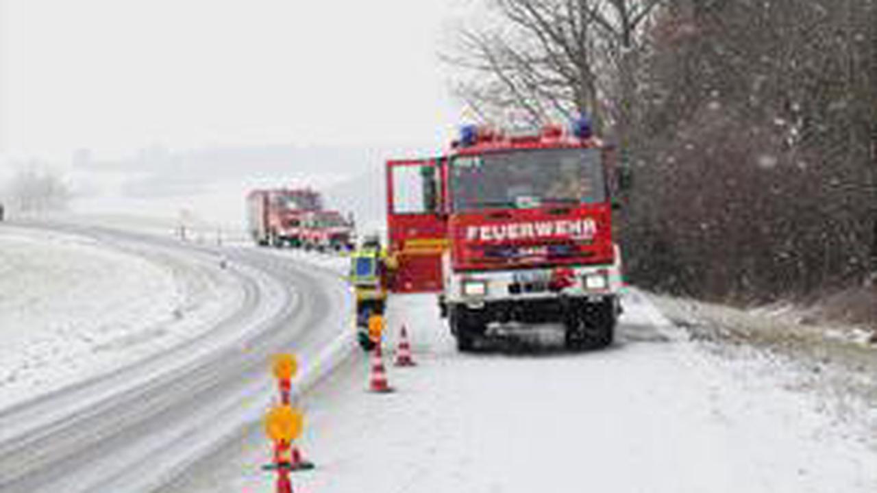 Fotos vom Lkw-Unfall auf der B15 bei Haag am 28. Januar