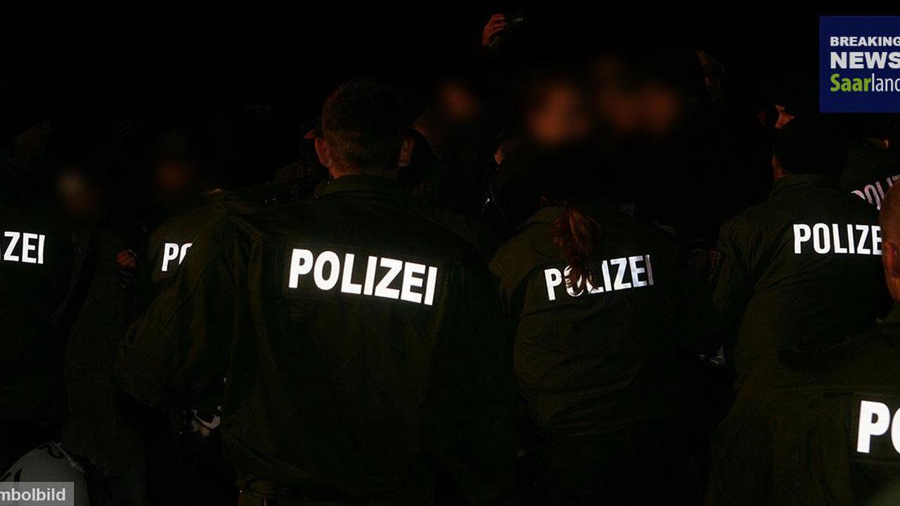 Saarbrücker Polizei muss Corona-"Spaziergänger" und schwarzen Block voneinander trennen