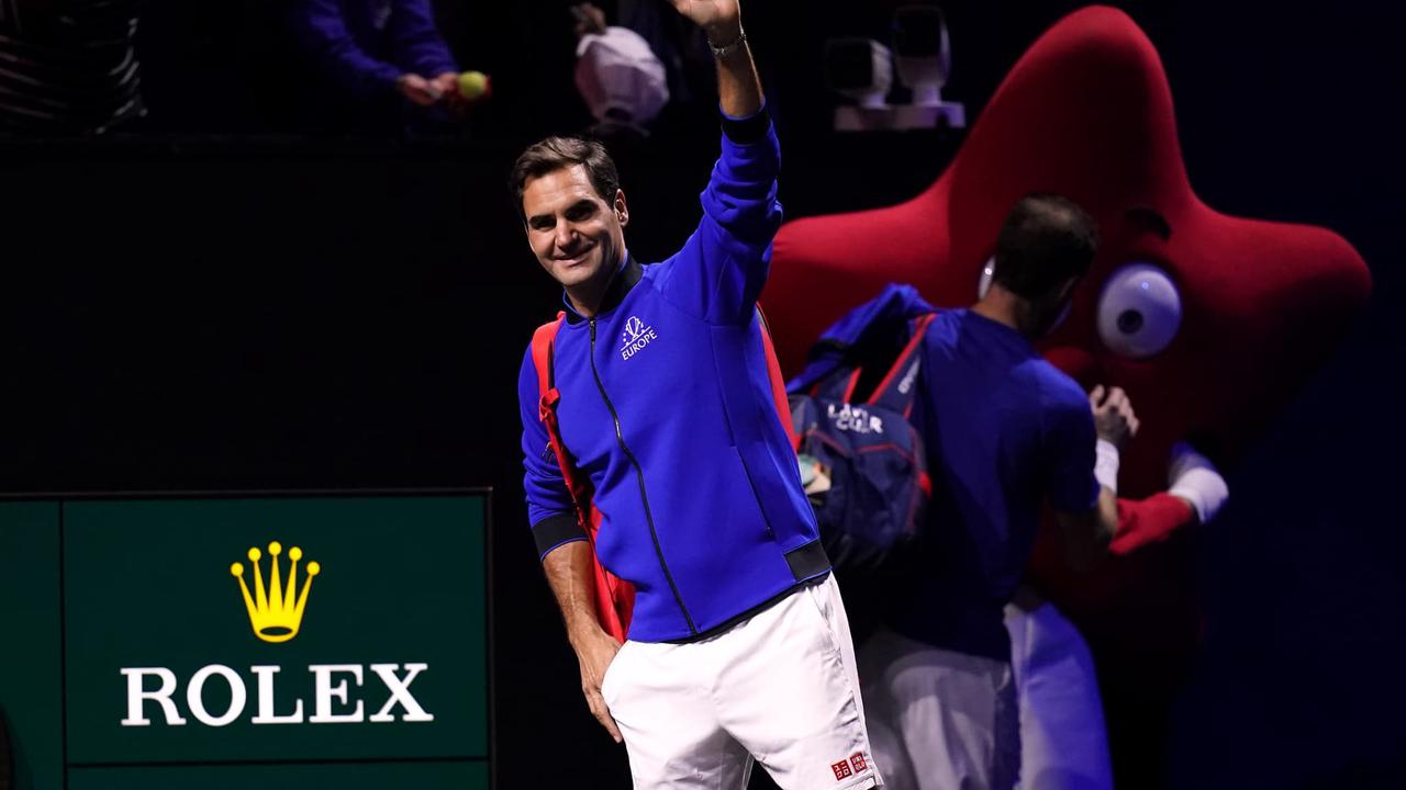 Non, Federer ne prend pas sa retraite ce soir : il joue un match-spectacle, et il en jouera d'autres