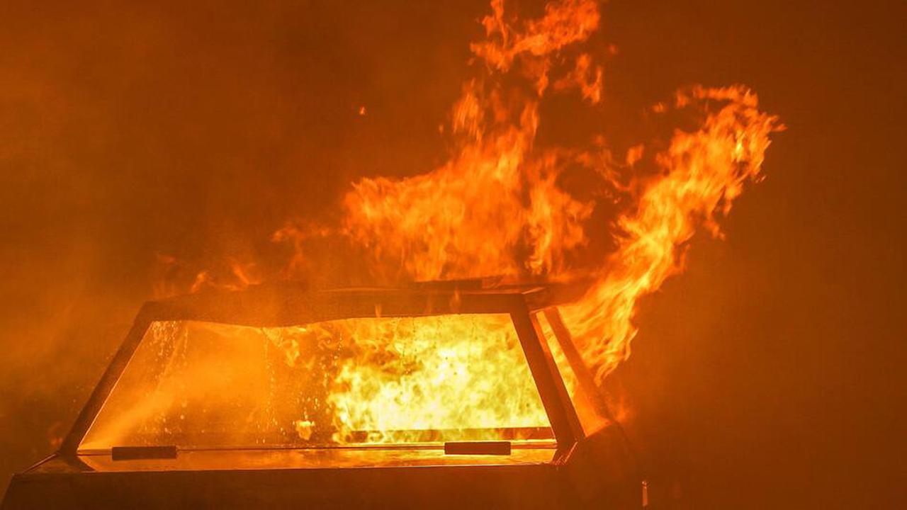 Zwei Autobrände: 38.000 Euro Schaden