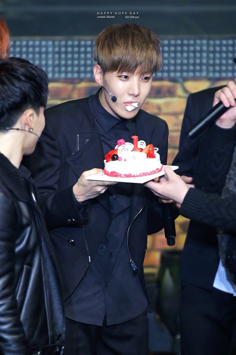 J Hope Revele Que Bts Ne Celebre Pas Les Anniversaires Comme Avant Opera News