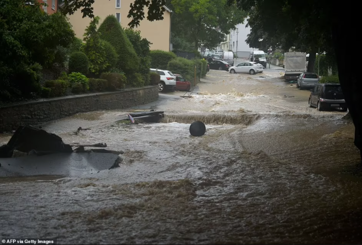 20 dead and 70 people missing as floods destroy buildings and leave families trapped on rooftops in Germany (photos)