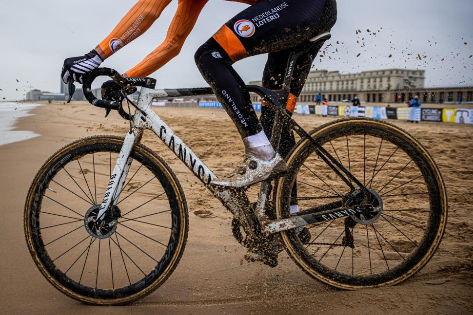 Mathieu Van Der Poel S World S Winning Canyon Inflate Cf Slx Cyclocross Bike Opera News