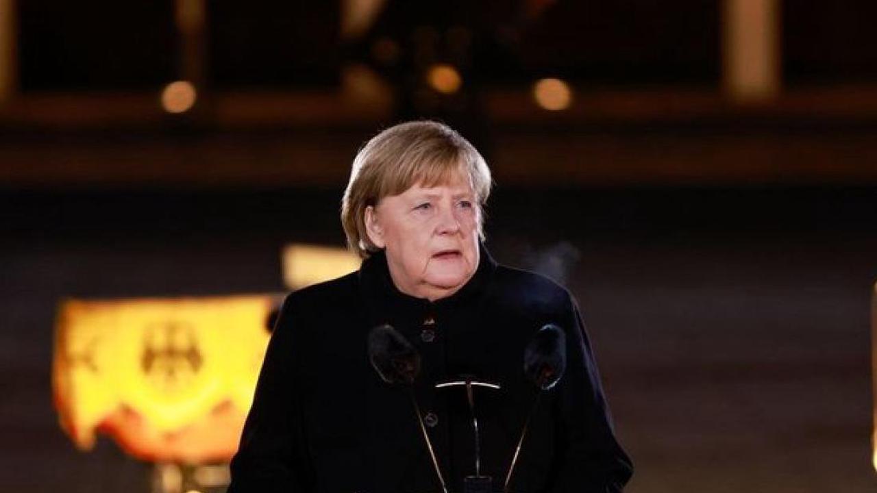 Zeremonie für die Kanzlerin: Großer Zapfenstreich für Merkel: „Farbfilm“ und etwas Gefühl