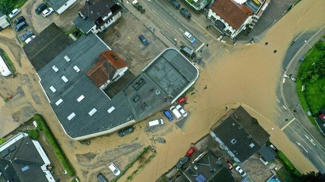 Hochwasser und Überschwemmungen in NRW: Zwei Feuerwehrmänner im Einsatz  gestorben, Evakuierung an der Wupper-Talsperre - Opera News