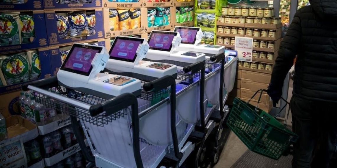The supermarket cart with AI that weighs the fruit, takes you to the offers, and charges you when you leave