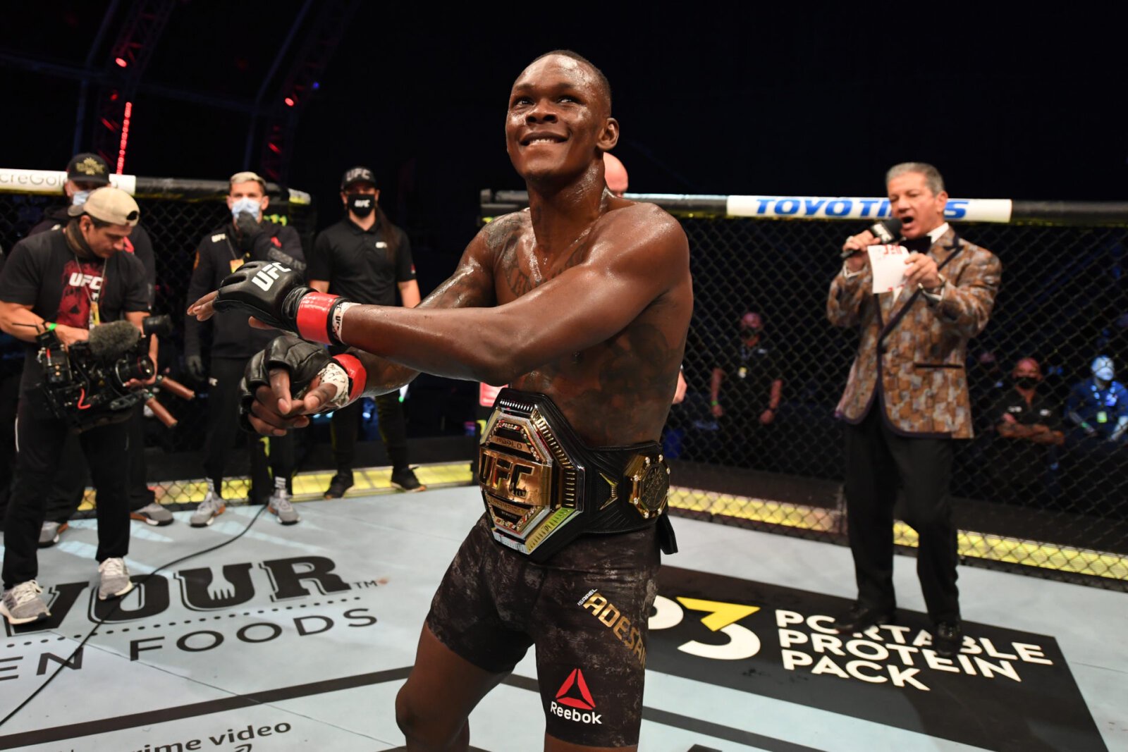 Watch Israel Adesanya Trolls Marvin Vettori Mid Fight At Ufc 263 Opera News