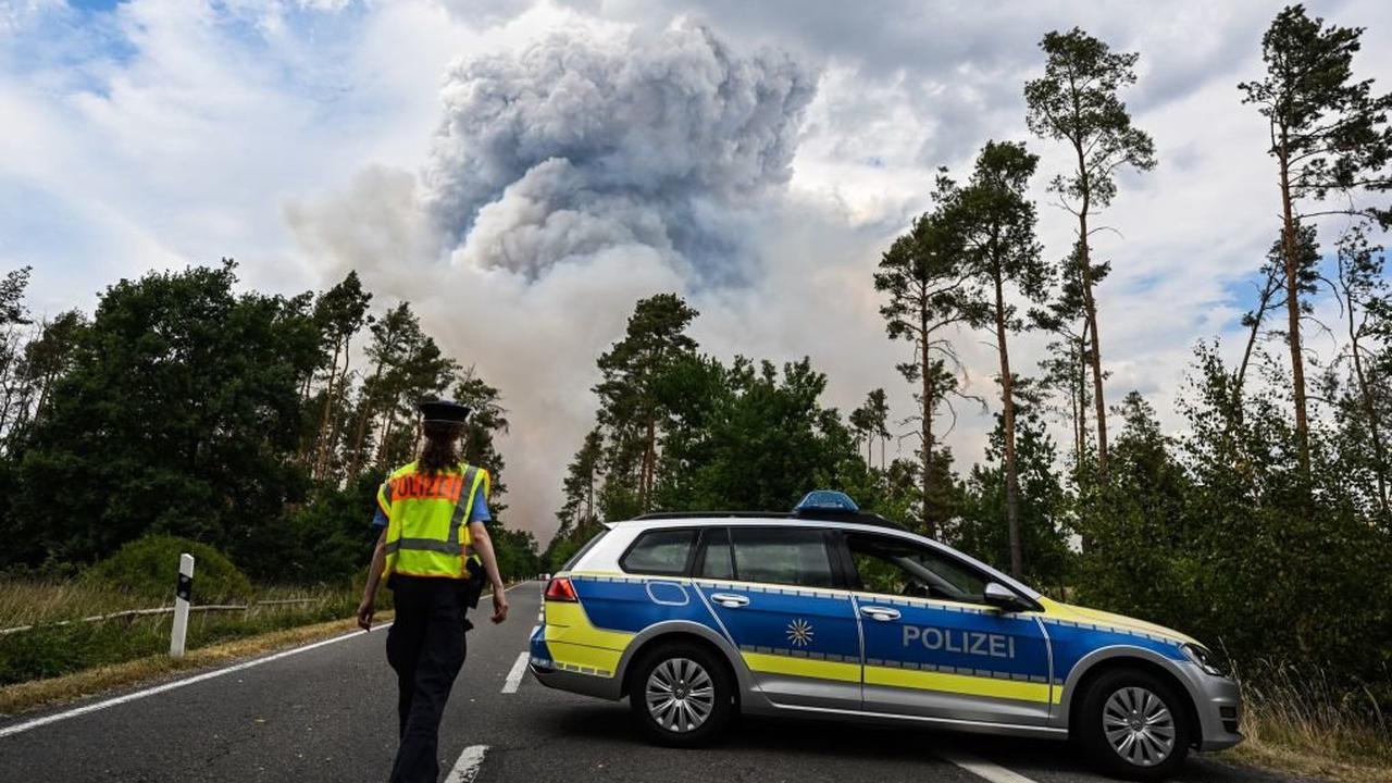 Waldbrand in Sachsen und Brandenburg beschäftigt Feuerwehr