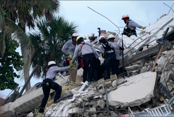 Miami building collapses, leaves 3 dead and 99 people unaccounted for (Photos)