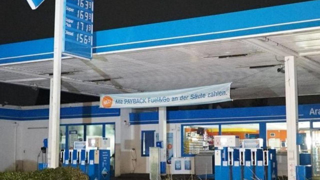 Tankstellenüberfall Barsbüttel: Bedrohter Mitarbeiter weigert sich, Kriminellem Geld auszuhändigen