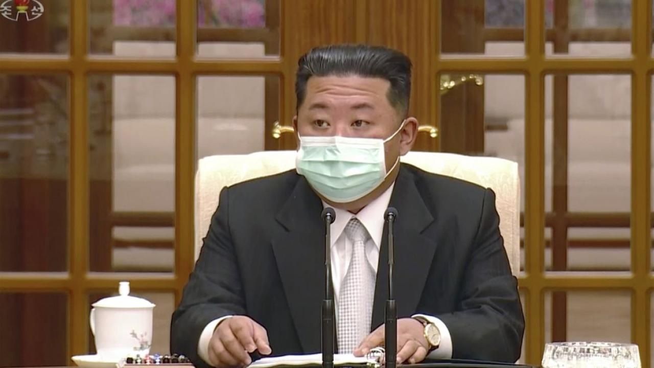 Coronavirus in Nordkorea: Bizarre Impfkampagne! Kim Jong Un lässt "Liebestinktur" verabreichen