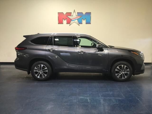 2021 Toyota Highlander Xle Magnetic Gray Metallic August largo