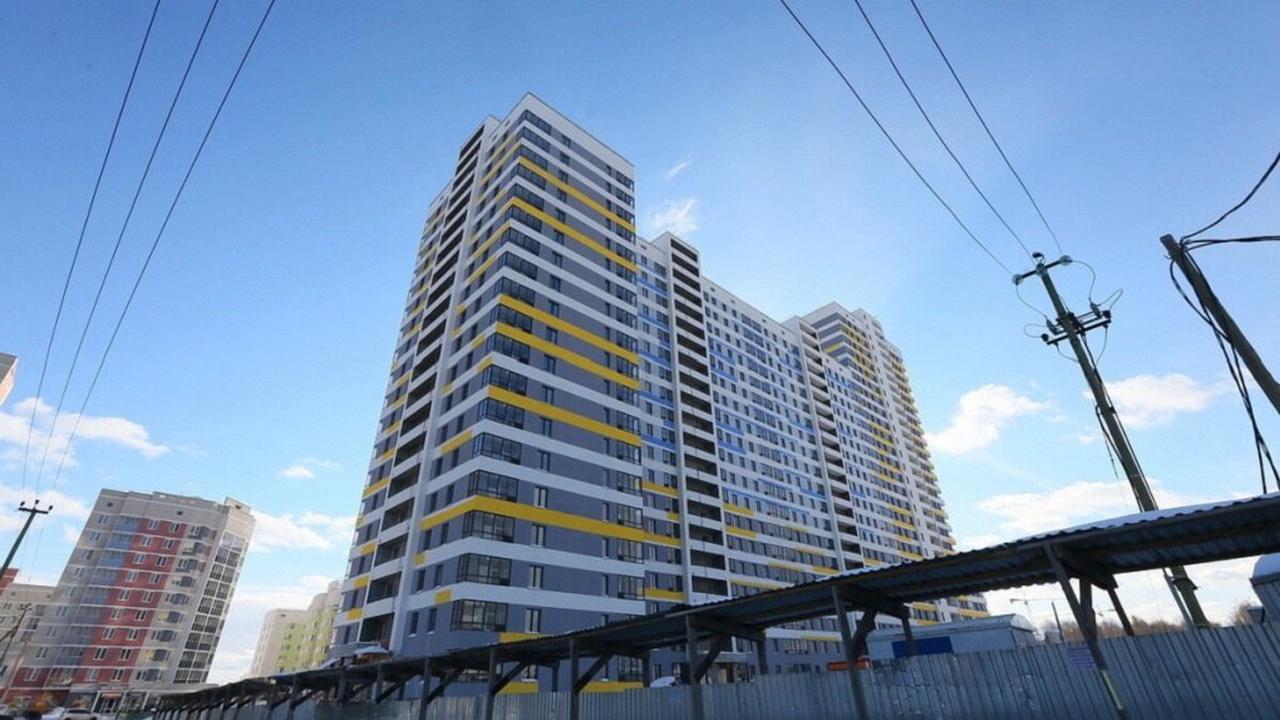 Количество сделок по покупке квартир в новостройках Екатеринбурга сократилось в четыре раза