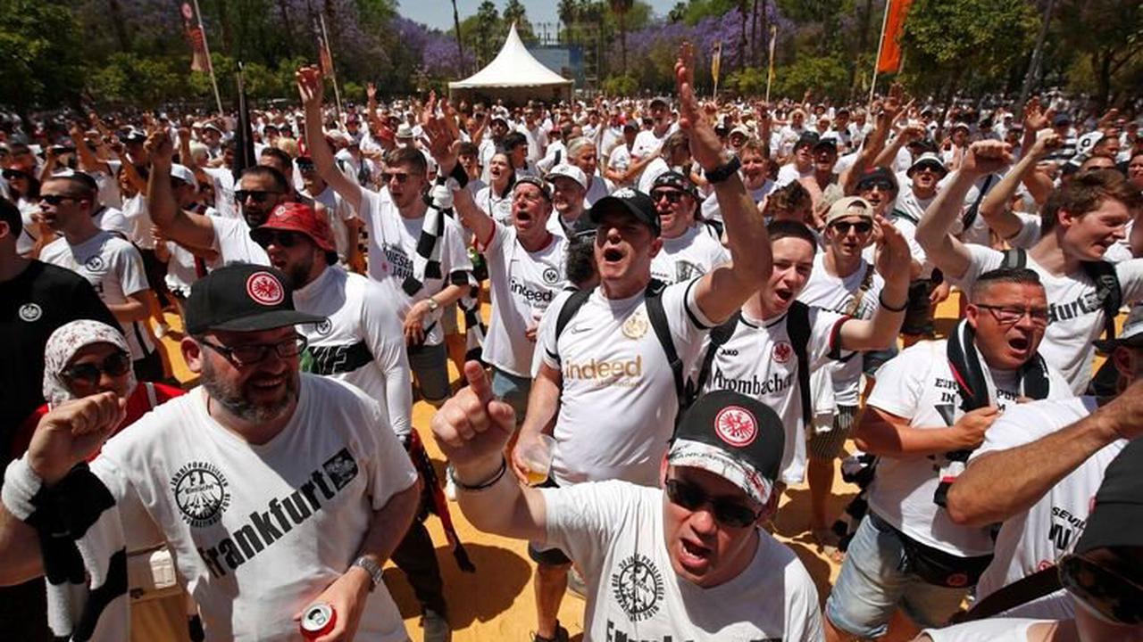 Zehntausende Fans feiern in Sevilla