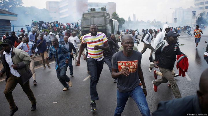 Tear gas fired at Kenya protesters – DW – 05/16/2016