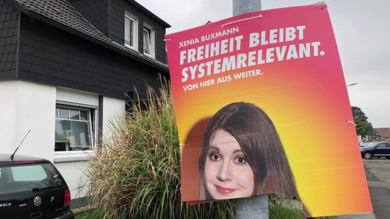 Vergessenes Wahlplakat: Xenia Buxmann wirbt in Husen noch um Stimmen